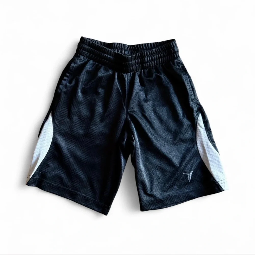 Old Navy Boys Active Go-Dry Mesh Shorts - Size 5